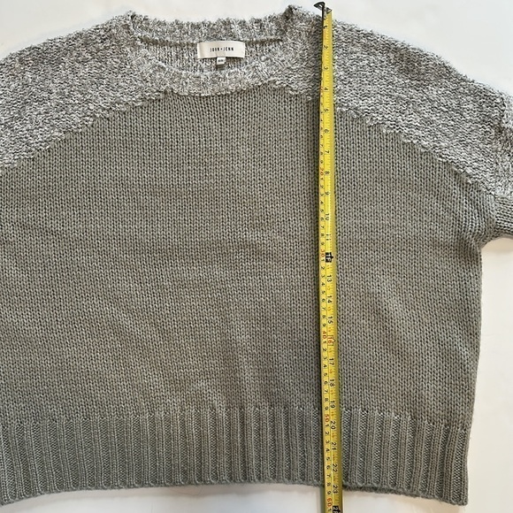 John + Jenn Gray Color Block Boucle Detail Pullover Sweater Size Medium - Picture 9 of 10